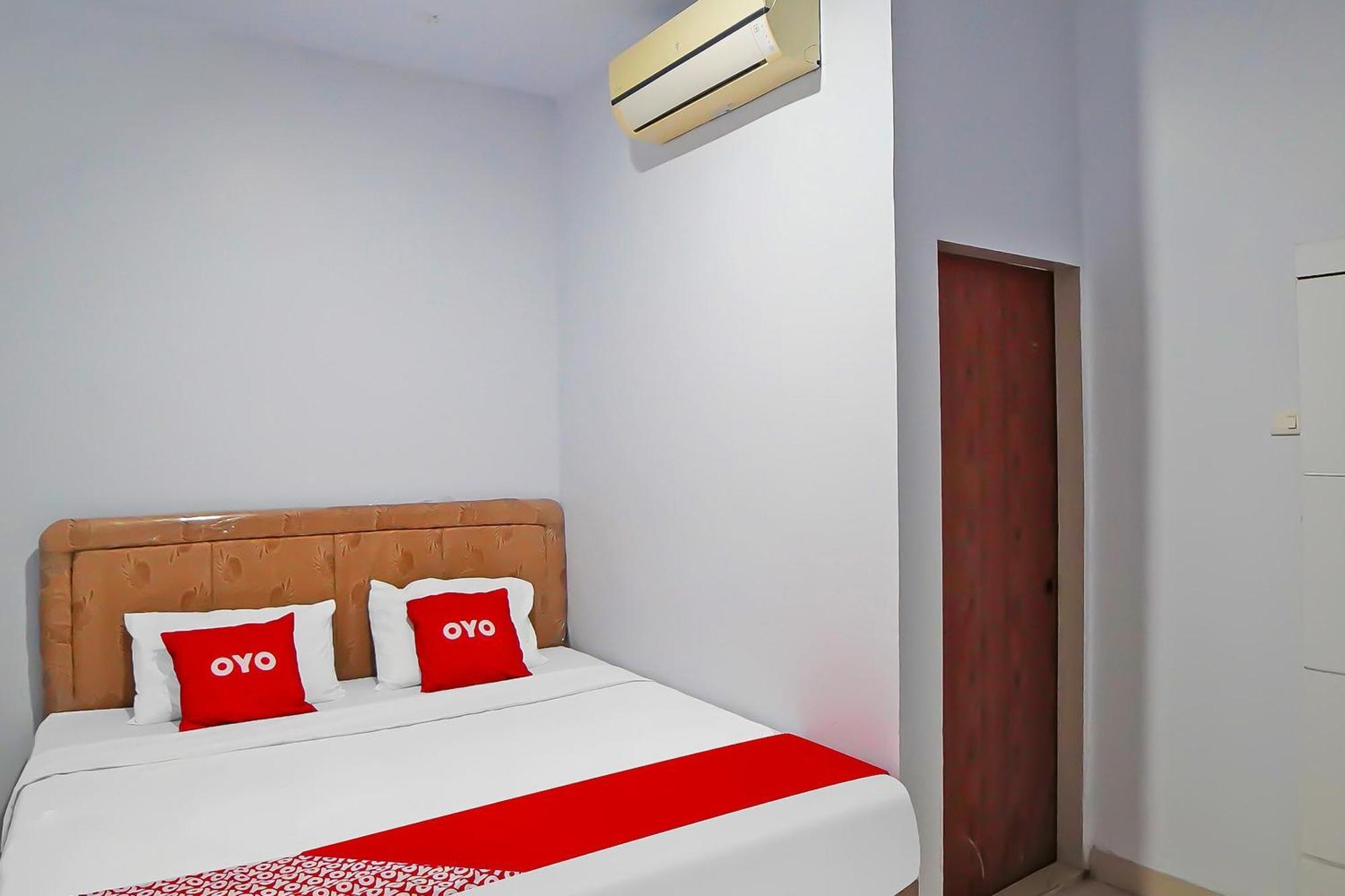 Oyo 92342 Hotel Batik Traveller Medan Exteriör bild